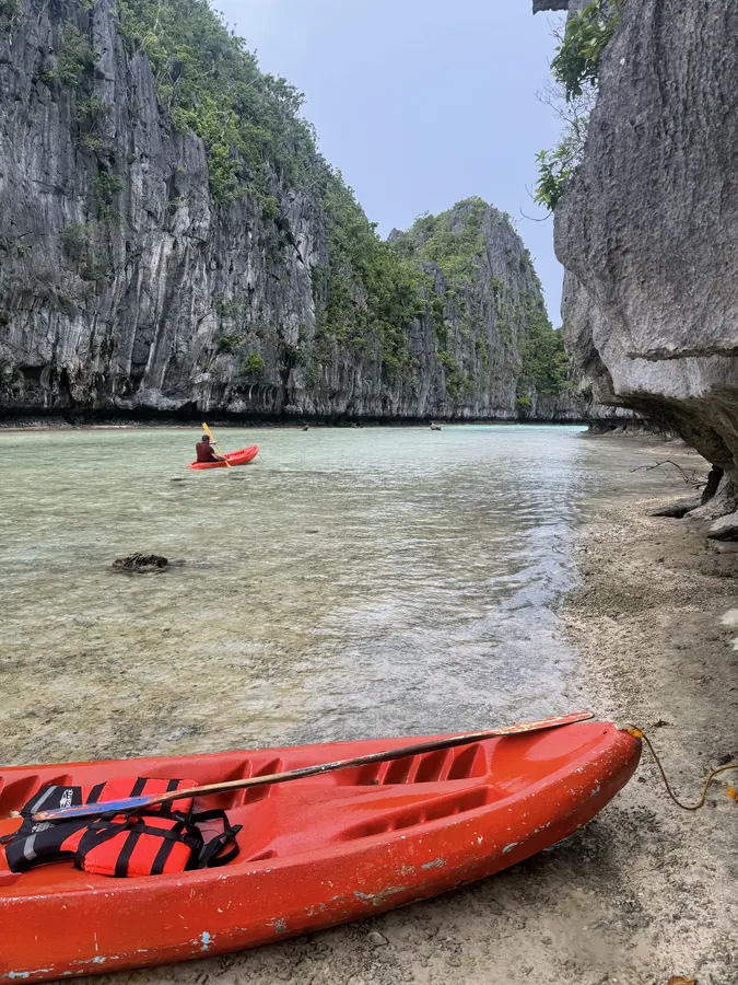 Kayak in the lagoon, Bacuit Archipelago