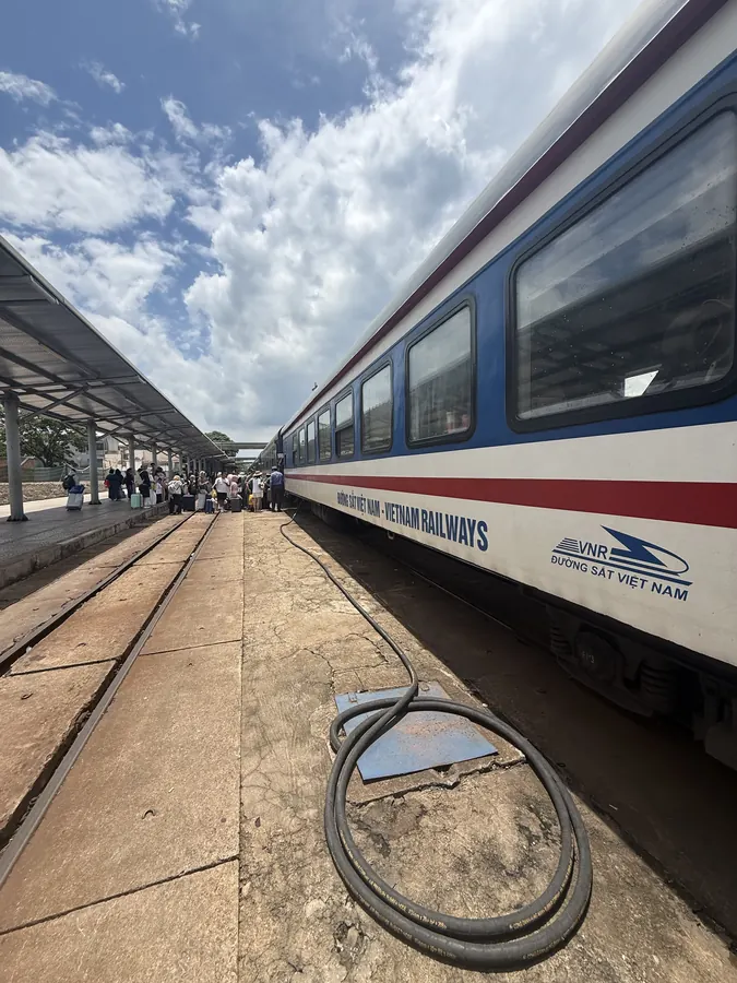 The train at the platform, Da Nang to Hue