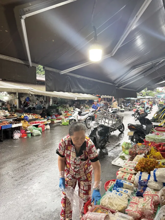 The market, first stop on the cooking class
